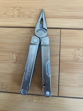 Leatherman Bond Stainless Steel Multi-Tool - Silver